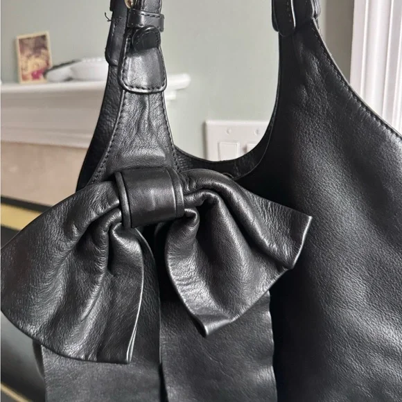 RED Valentino Elegant Black Hobo with Bow - Picture 3 of 6